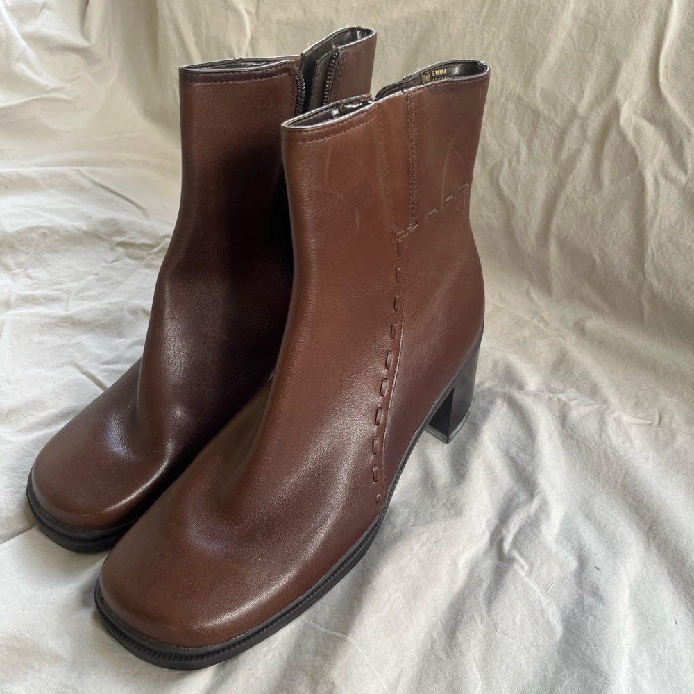 Brown Leather Borelli Ankle Boots. Women’s 7.5M.